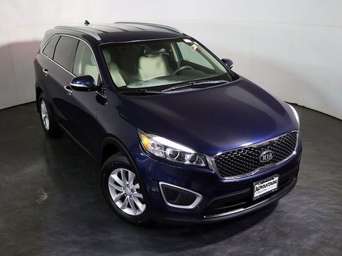 Used 2018 Kia Sorento LX image 7