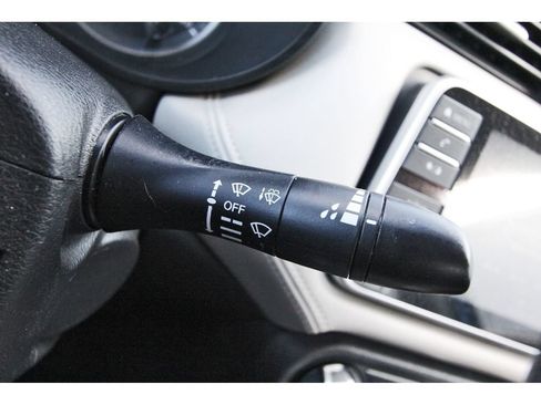 Used 2020 Nissan Versa SV FWD image 18