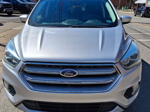 Used 2017 Ford Escape SE w/ Equipment Group 201A AWD/4WD image 2