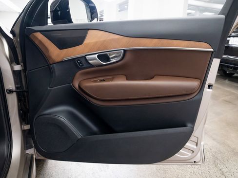 Used 2023 Volvo XC90 T8 Plus image 26