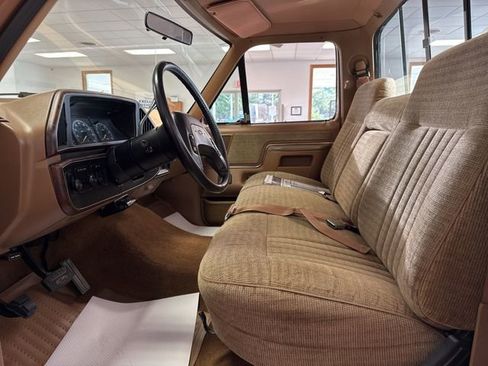 Used 1990 Ford F150 2WD Regular Cab image 3