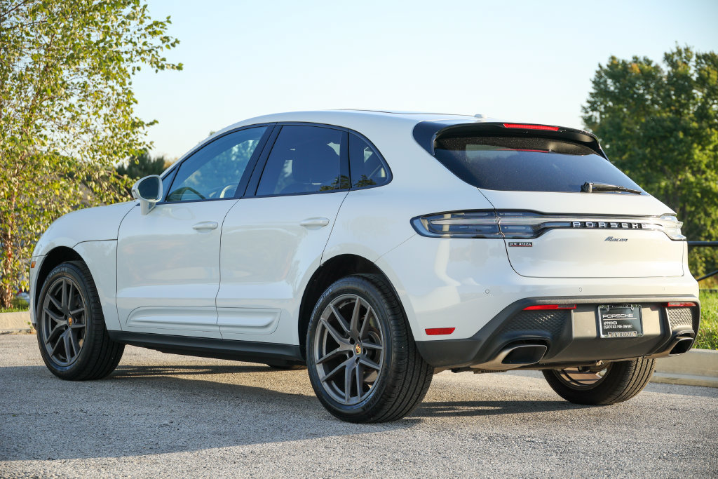 Certified 2026 Porsche Macan AWD/4WD image 3
