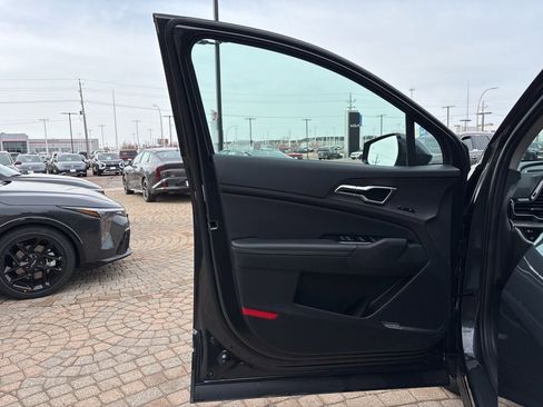 Used 2024 Kia Sportage SX image 11