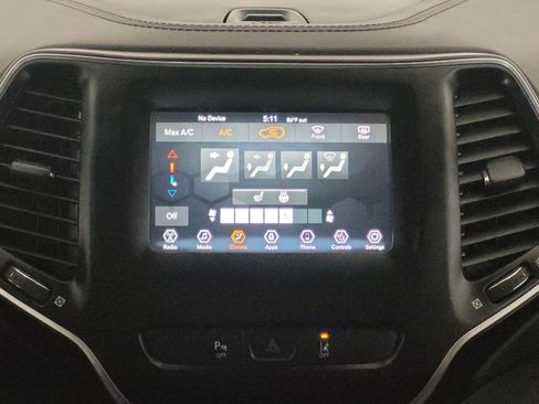 Used 2021 Jeep Cherokee Latitude Plus FWD image 25