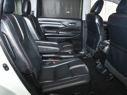 Used 2019 Toyota Highlander SE AWD/4WD image 44