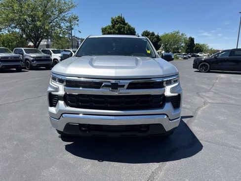 Used 2022 Chevrolet Silverado 1500 LT AWD/4WD image 2