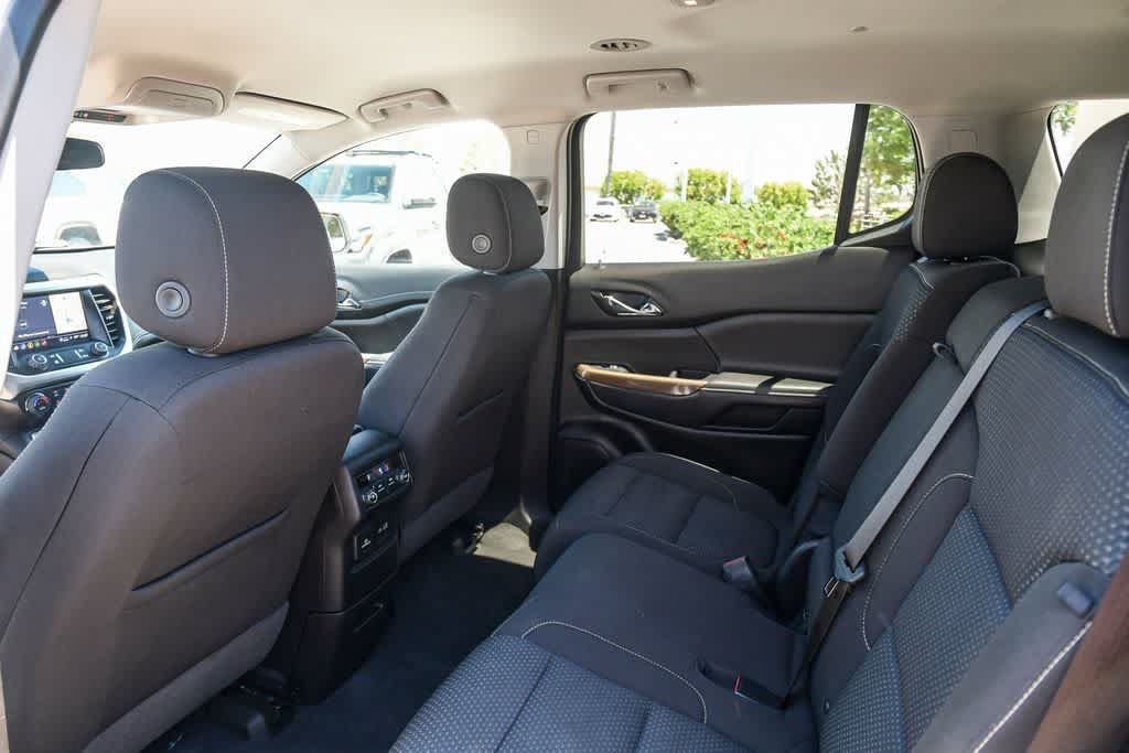 Used 2022 GMC Acadia SLE w/ Driver Convenience Package FWD image 18