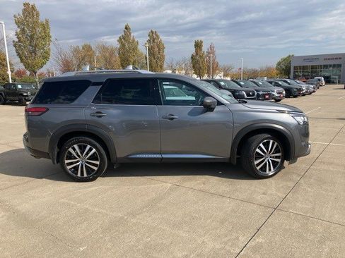 Used 2024 Nissan Pathfinder Platinum w/ Cargo Package image 5