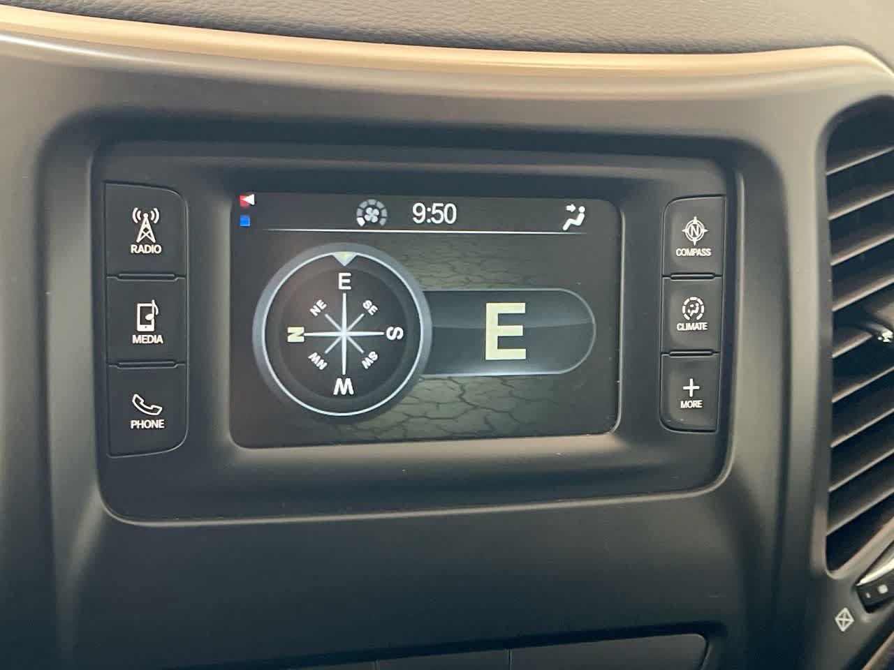 Used 2017 Jeep Cherokee Latitude w/ Comfort & Sound Group AWD/4WD image 18