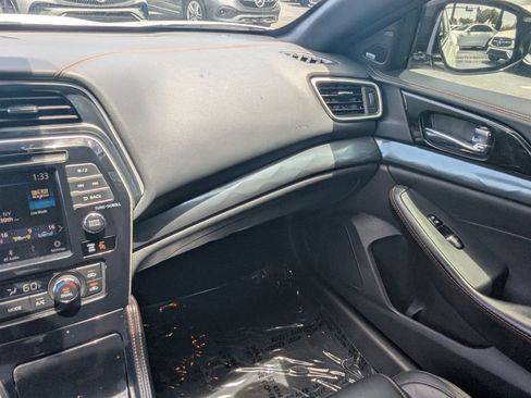 Used 2023 Nissan Maxima SR w/ Sport Mat Group FWD image 4