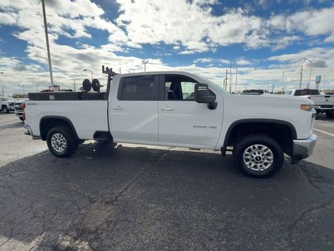 Used 2021 Chevrolet Silverado 2500 LT w/ Convenience Package image 9