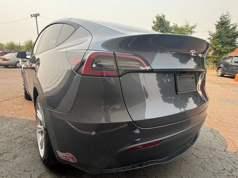 Used 2023 Tesla Model Y 2WD image 9