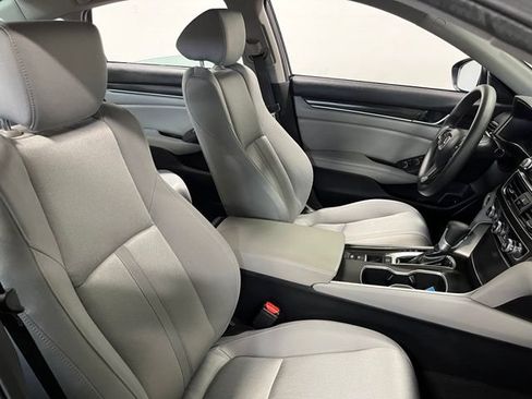 Used 2019 Honda Accord EX image 10