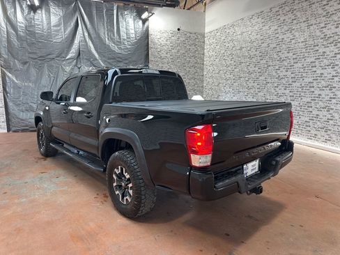 Used 2017 Toyota Tacoma TRD Off-Road image 5
