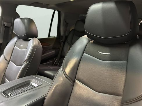 Used 2020 Cadillac Escalade Luxury image 8