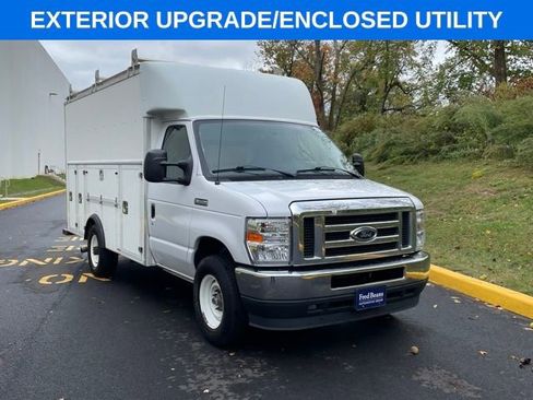 Certified 2022 Ford E-350 and Econoline 350 Super Duty w/ Power Windows & Locks Group image 1