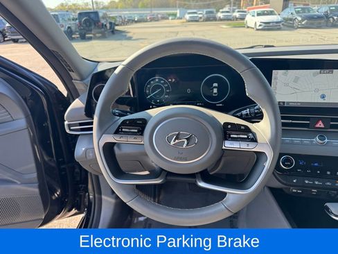 Used 2023 Hyundai Elantra SEL w/ Convenience Package FWD image 12