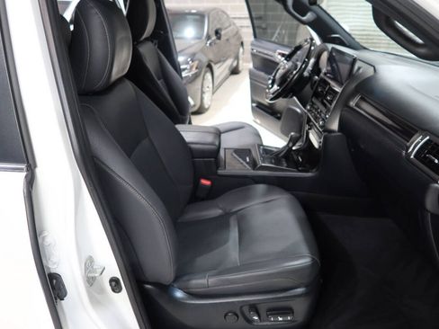 Used 2023 Lexus GX 460 Premium w/ Accessory Package AWD/4WD image 11