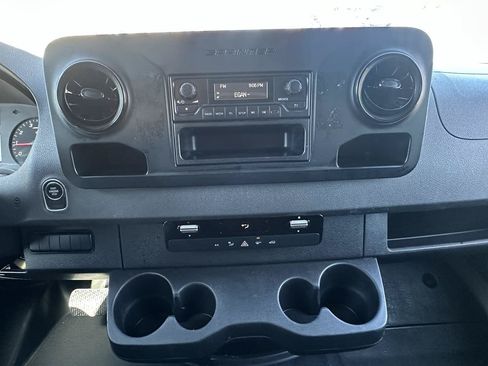 Used 2022 Mercedes-Benz Sprinter 2500 image 25