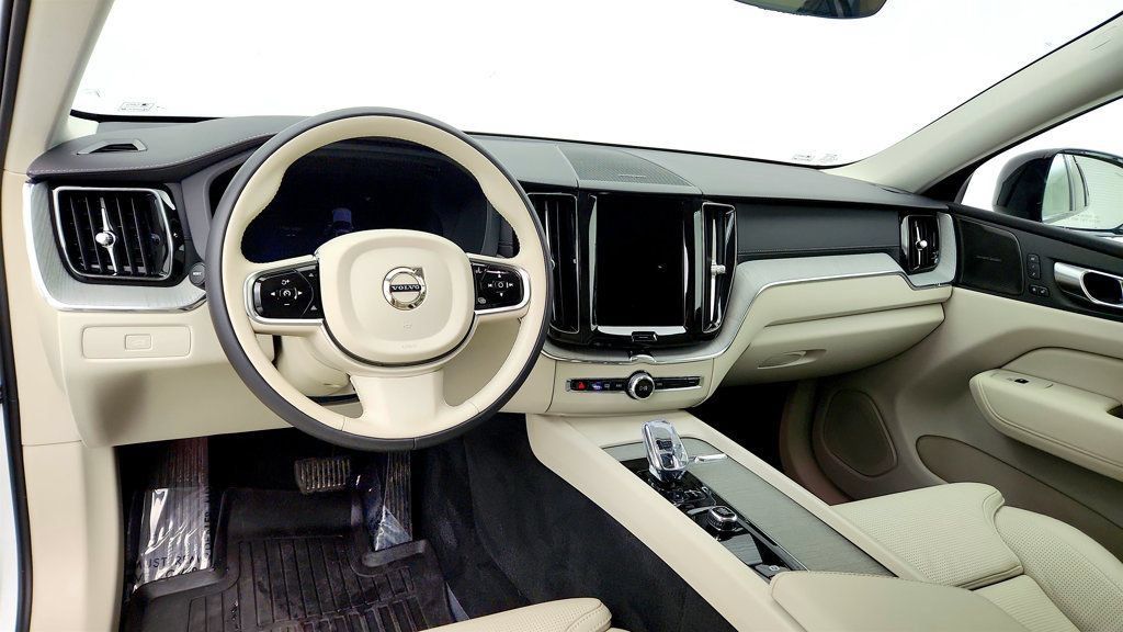 Used 2025 Volvo XC60 B5 Ultra w/ Protection Package Premier AWD/4WD image 13