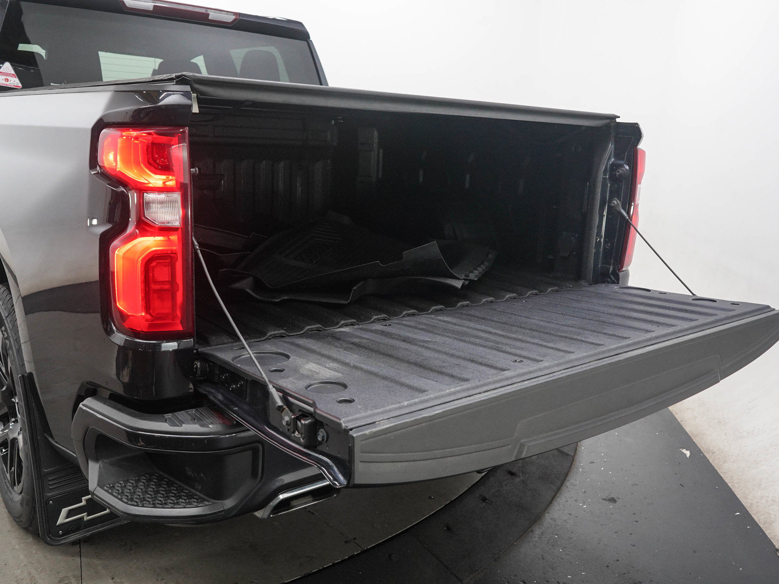 Used 2023 Chevrolet Silverado 1500 RST AWD/4WD image 9