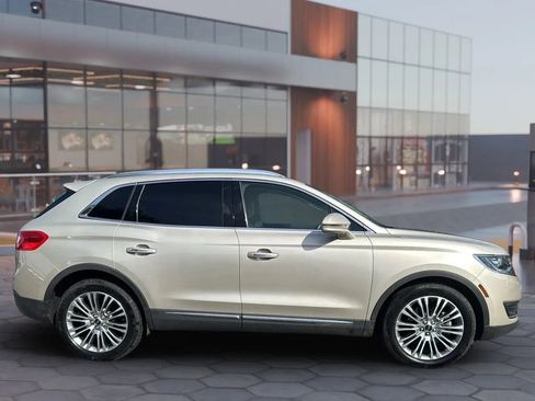 Used 2017 Lincoln MKX Reserve w/ Driver Assistance Package image 4