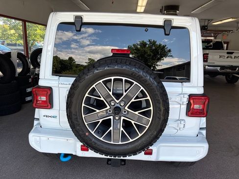 Used 2024 Jeep Wrangler High Altitude AWD/4WD image 32