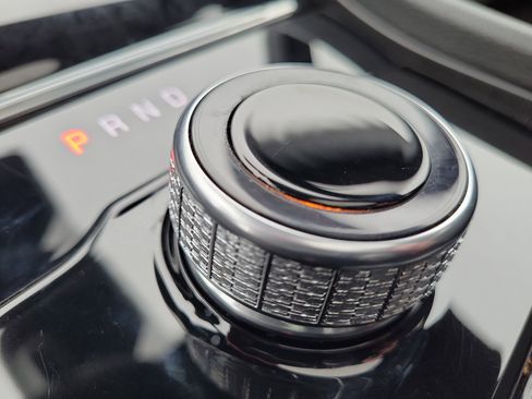 Used 2024 Jeep Grand Cherokee Laredo X image 31