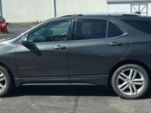 Used 2018 Chevrolet Equinox Premier AWD/4WD image 2