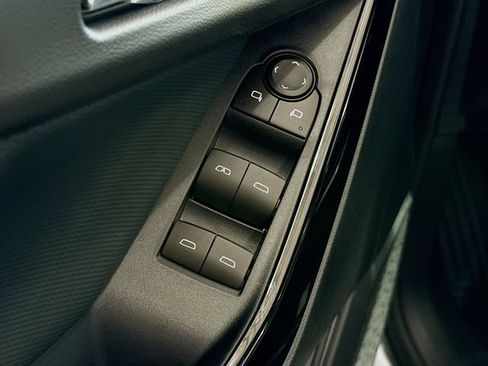 New 2026 Chevrolet Equinox LT w/ Convenience Package II FWD image 19