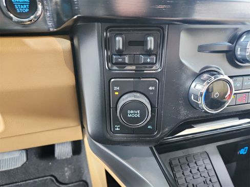 New 2026 Ford F250 Lariat w/ Chrome Package image 27