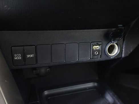 Used 2013 Toyota RAV4 XLE image 37