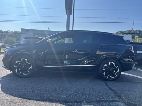 Certified 2023 Kia Sportage SX FWD image 2