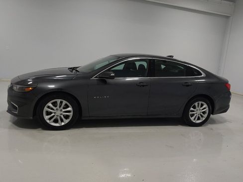 Used 2018 Chevrolet Malibu LT FWD image 2