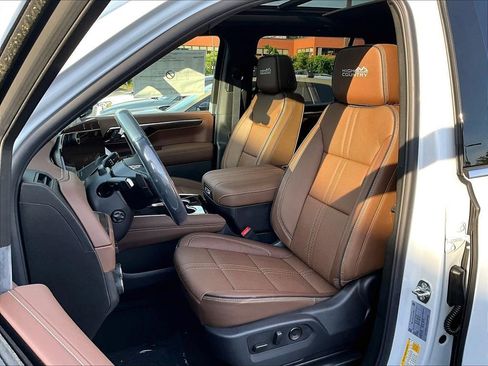 New 2026 Chevrolet Suburban High Country AWD/4WD image 11