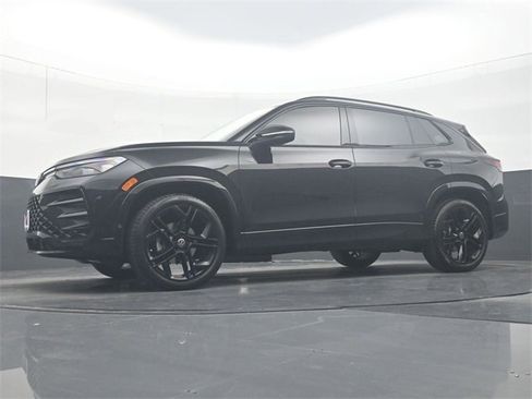 Used 2026 Volkswagen Tiguan SE R-Line image 30