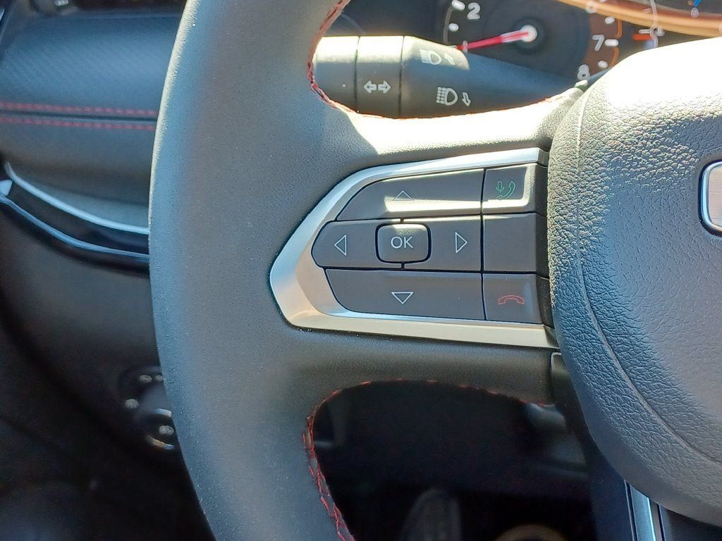 Used 2026 Jeep Compass Trailhawk AWD/4WD image 13