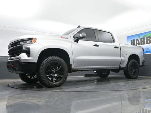 Used 2022 Chevrolet Silverado 1500 LT Trail Boss w/ LT Trail Boss Premium Package AWD/4WD image 18
