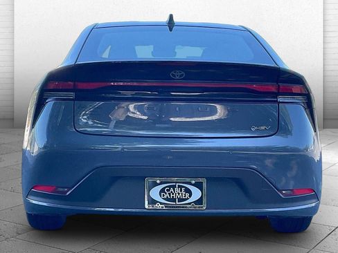 Used 2025 Toyota Prius LE AWD/4WD image 3