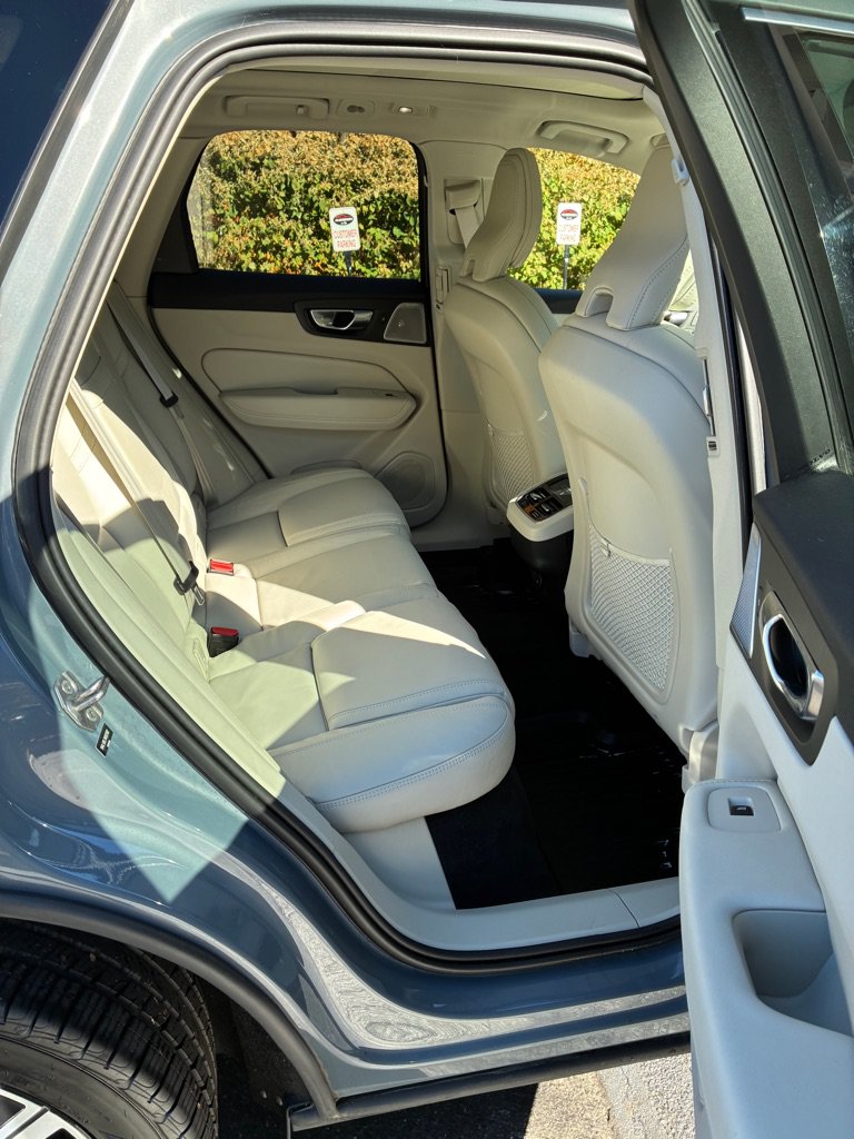 Used 2022 Volvo XC60 B5 Inscription w/ Advanced Package AWD/4WD image 23