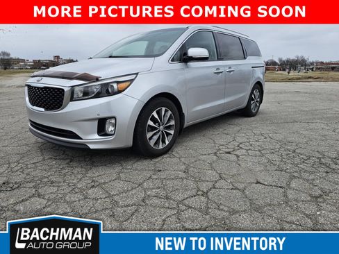 Used 2017 Kia Sedona SX image 4