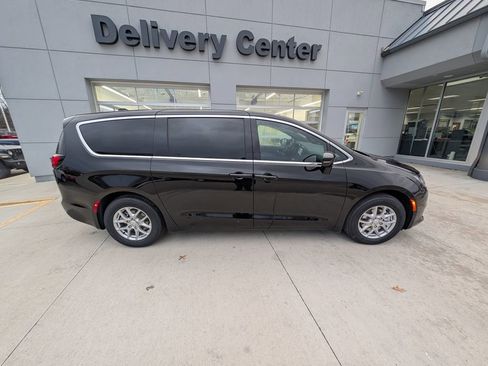 New 2026 Chrysler Voyager LX FWD image 4