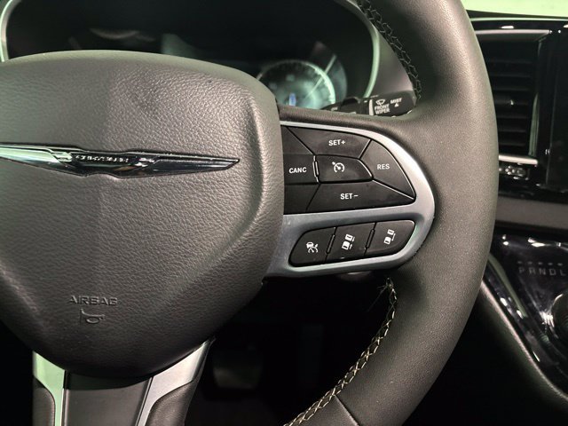 Used 2025 Chrysler Pacifica Select FWD image 28
