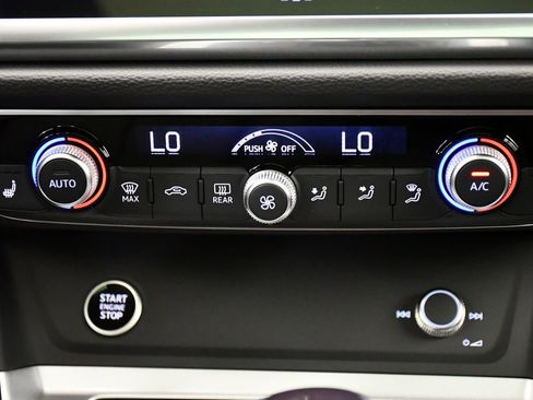 Used 2025 Audi Q3 2.0T Premium w/ Convenience Package image 29