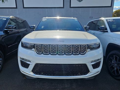 New 2025 Jeep Grand Cherokee Summit image 2
