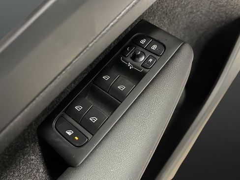 Used 2023 Volvo XC40 B5 Plus w/ Driver Assist Package AWD/4WD image 21