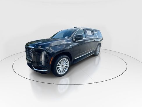 Used 2025 Cadillac Escalade ESV Luxury RWD image 4