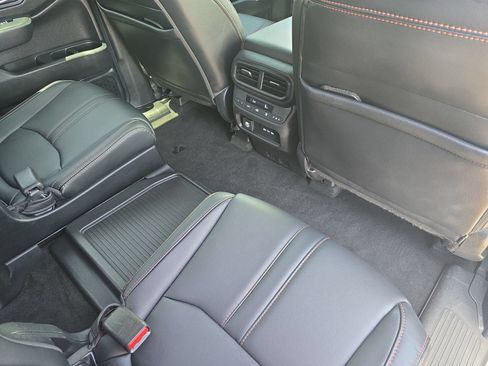 Used 2024 Honda Pilot TrailSport image 12