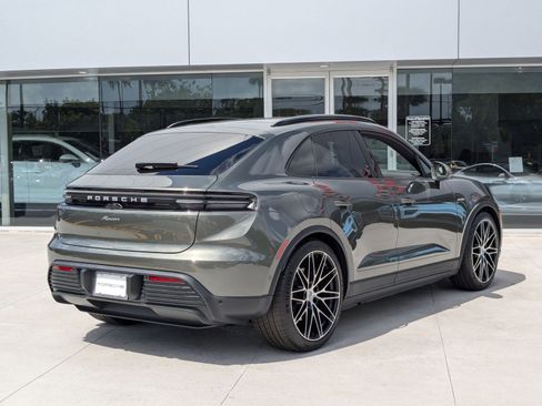 New 2025 Porsche Macan Electric image 9