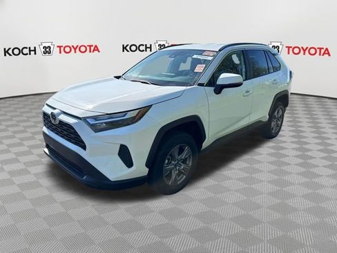 Used 2025 Toyota RAV4 XLE AWD/4WD image 3